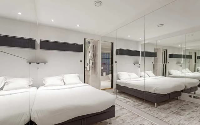 Bright Modern Two-Bed Apartment in Paris - photo 5