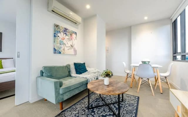 Best view 2BR1BA 40+floor in CBD+ Balcony +wifi - photo 2