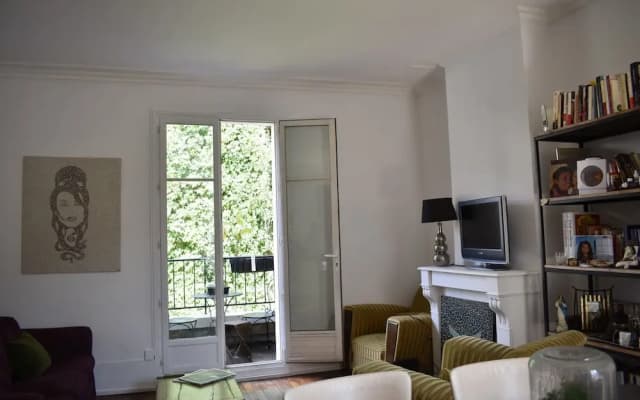 3 Storey Flat With Private Terrace - photo 2