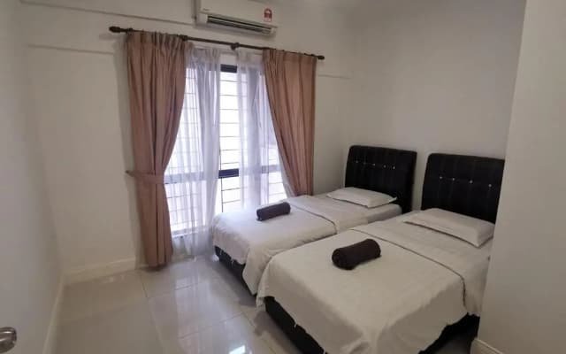 Marina Residence Suites @ Marina Court Resort Condominium - photo 2