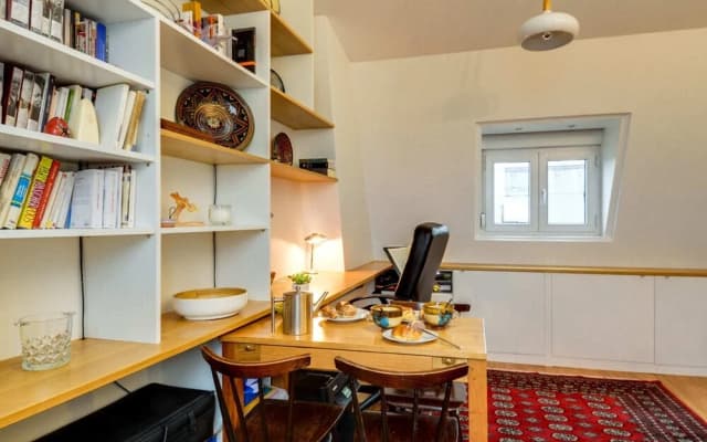 Book-lovers Abode in the 4th Arrondissement - photo 5