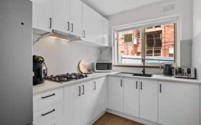Bright 1-bed Apartment in St Kilda - photo 5