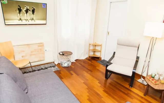 Centrally Located Studio In Athens - photo 3