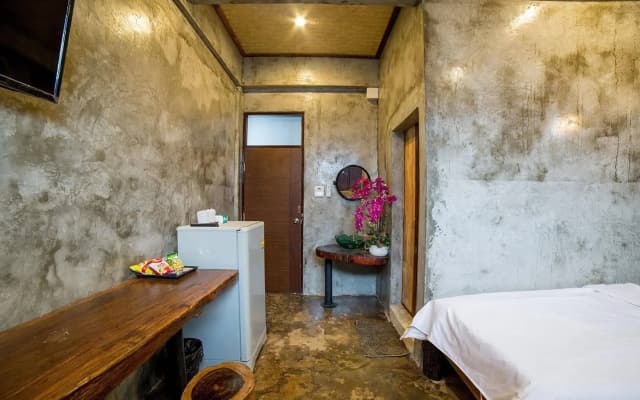 YOLO Chic House - photo 3