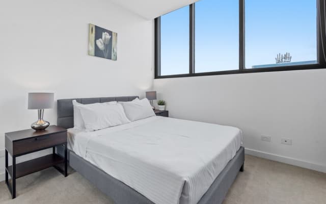 Spacious 2-bed Apartment in Hughesdale - photo 3