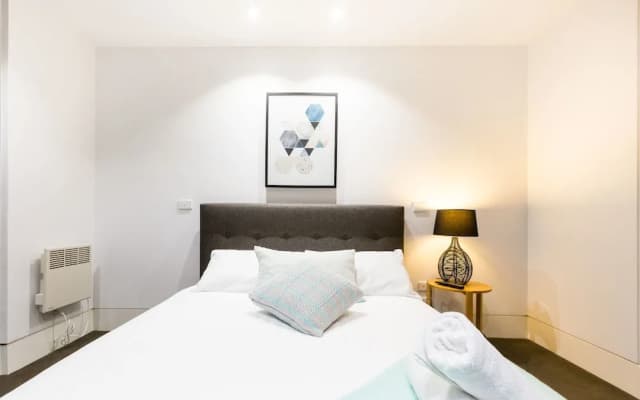 RENEE, 4BDR North Melbourne House - photo 3