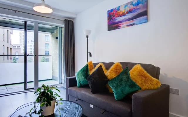 Modern Greenwich Flat With Parking - photo 5