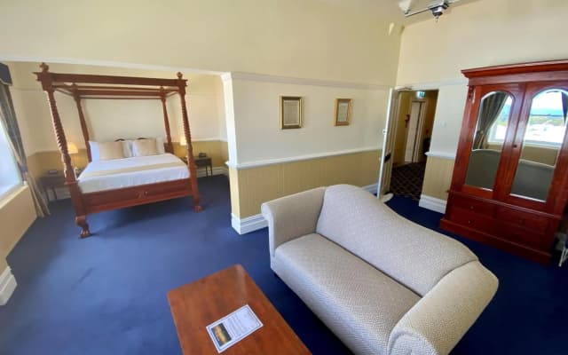 The Carrington Hotel - photo 3