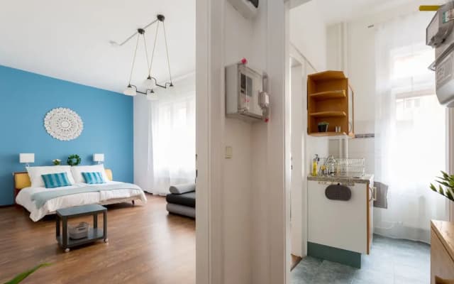 Metro Central Apartment - photo 4