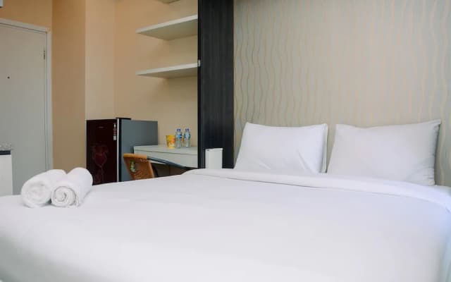 Comfy Studio Green Pramuka Apartment with City View - photo 3