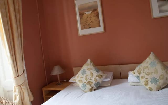 Garfield Guest House - photo 3