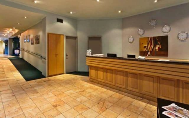 Quality Hotel Manor - photo 2