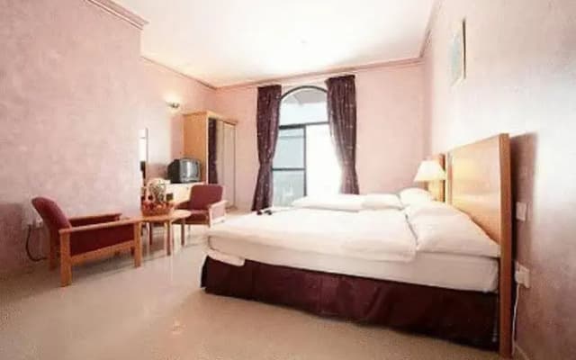 Beach Hotel - photo 3