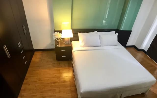 Twin Peaks Sukhumvit Suites - photo 4