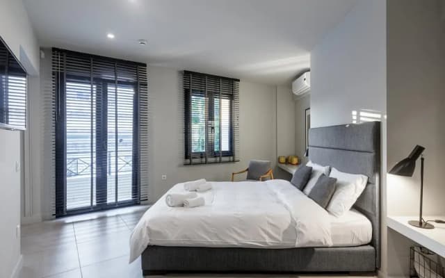 Fantastic Central Athens Suite With Rooftop Deck - photo 3
