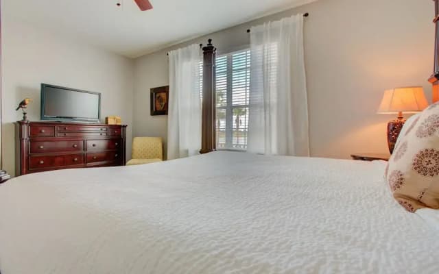 Lakefront Luxury - photo 3