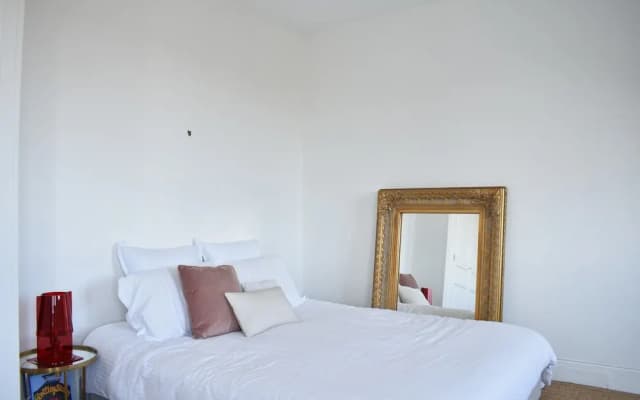 1 Bedroom Apartment Near Champs Elysee - photo 3