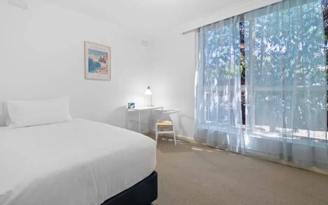 Charming Inner-city Stay- Space, Style & Location - photo 3