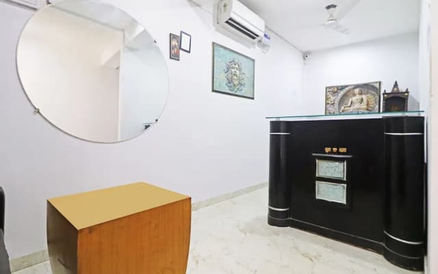 Mauryan Elite Hotel Chhatarpur Metro Station - photo 2