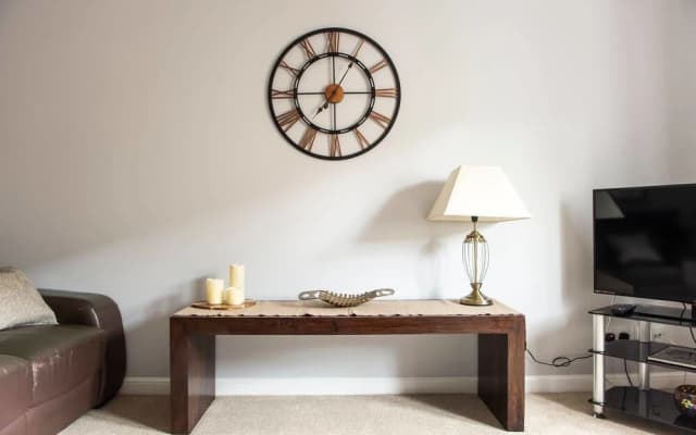 Gorgeous 2BR City Centre Apt with Parking - photo 2