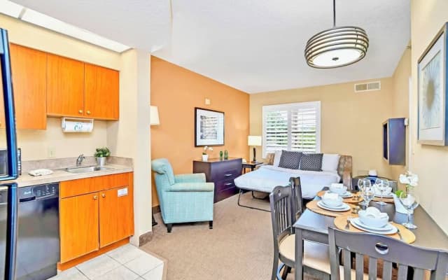 Universal Studio Condo w Pool and Hot Tub - photo 3