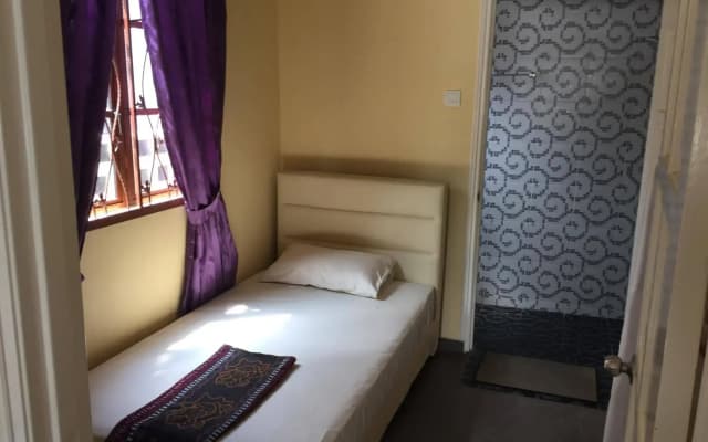Nur Bougainvillea Villa - photo 3