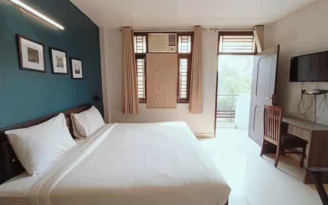 Silver Arrow Guest House - photo 3