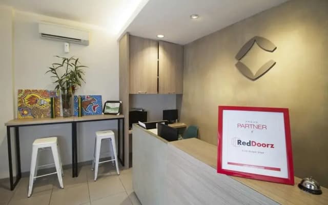 RedDoorz Plus @ Setiabudi Eight - photo 2