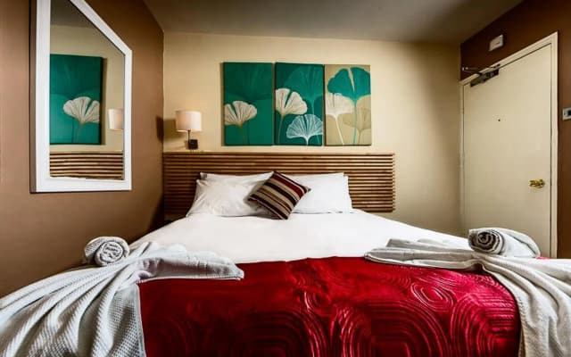 Dockside Hotel - photo 2