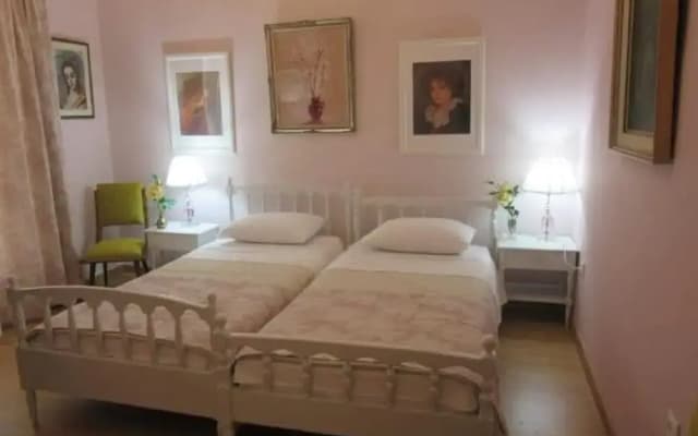Marion-Athenian Style Apartment - photo 5