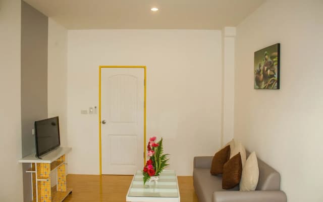 The Sunflower Holiday Hostel - photo 3