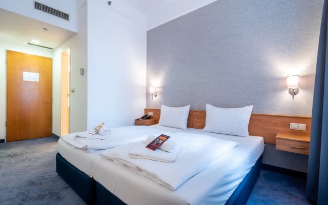 East City Hotel - photo 4