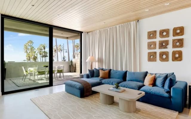 The Santa Monica Sunset - Beachfront Luxury - photo 2