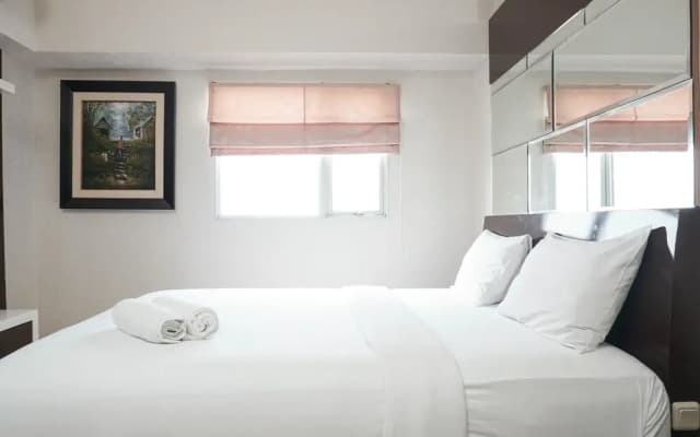 Strategic Location 1BR The Wave Apartment with City View - photo 3