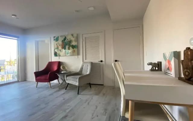 Gorgeous View 2bd 2ba Apartment in Hollywood - photo 2