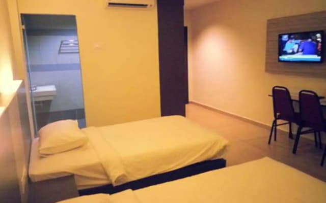 Hotel Centre Point Tampin - photo 4