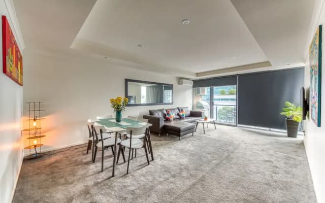 South Melbourne 2 Bed Parking - photo 2