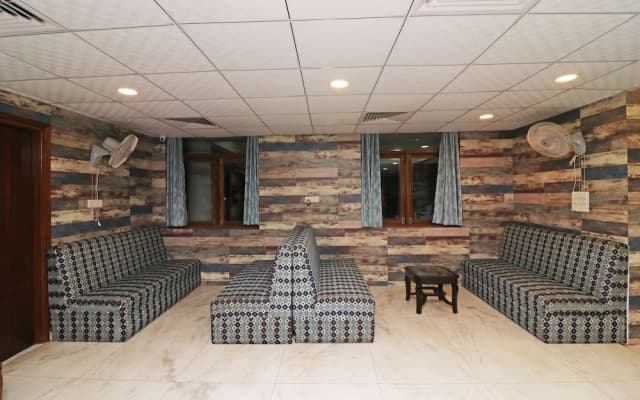 OYO 26911 Kcg Hotels - photo 2