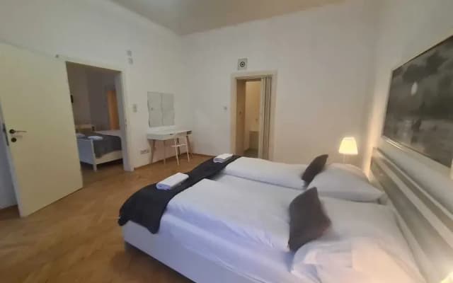 Comfort 3BR Apt Near Wiener Stadthalle - photo 2
