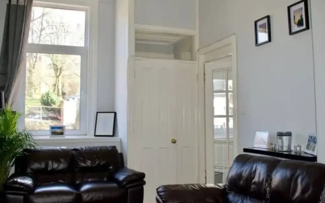 Cosy 1 Bedroom Edinburgh Apartment - photo 2