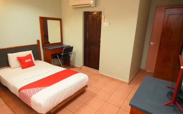 Highway Inn by OYO Rooms - photo 3