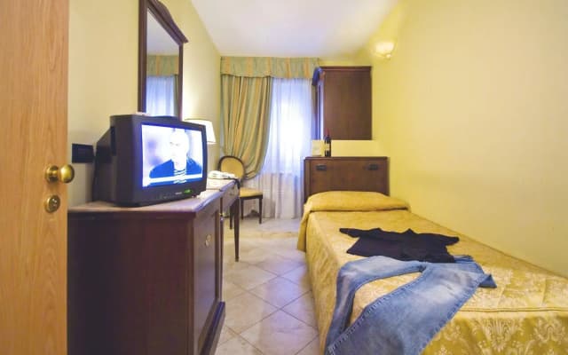 Hotel Tuscolana - photo 3