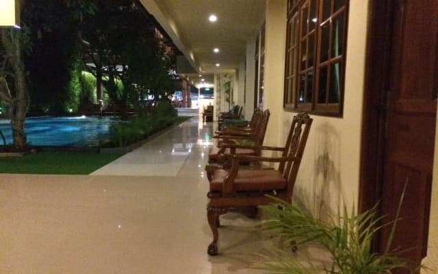 Green Garden Hotel - photo 2