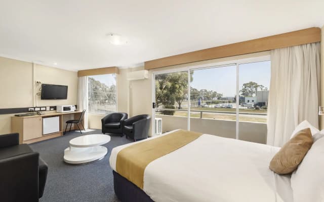 Ciloms Airport Lodge - photo 4
