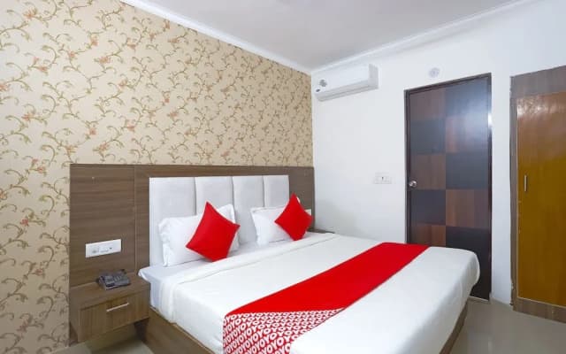 OYO 60786 Hotel Bluestar - photo 3