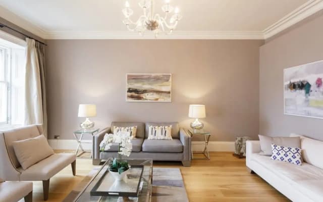 Luxury Boutique Penthouse With City Views - photo 5