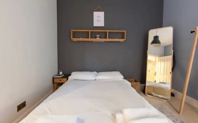 1 Bedroom Flat In Edinburghs New Town - photo 2