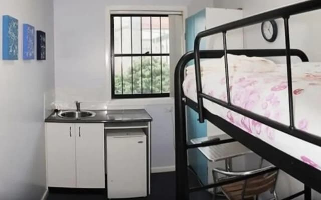 Sinclairs City Hostel - photo 2