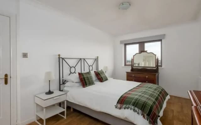 Spacious Flat In Stockbridge - photo 4