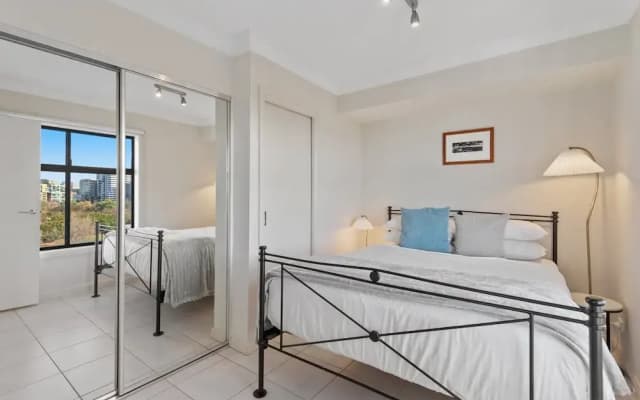 Split-level 2BR With City-view and Separate Study - photo 2